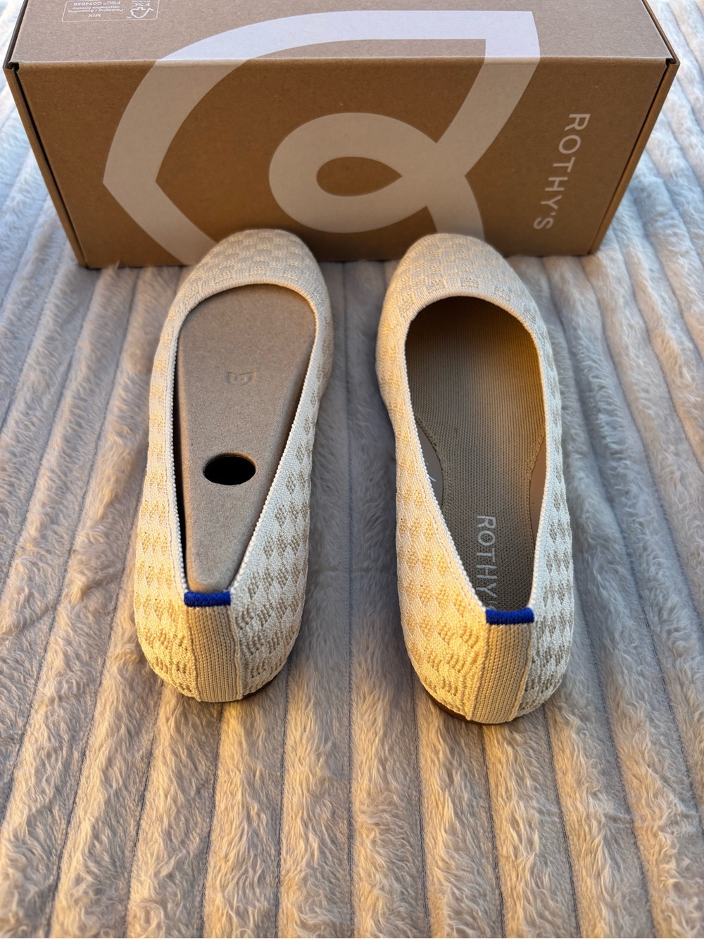 Rothy's Cream Knit Ballet Flat - Textured Weave Slip-On Conch The Max Square - Picture 5 of 6